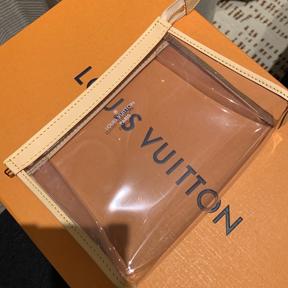 Stunning rare, collectible Louis Vuitton rare cosmetic case, authentic,must have - Picture 17 of 17